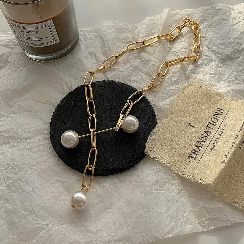 Colar de Pérolas com Corrente Dourada