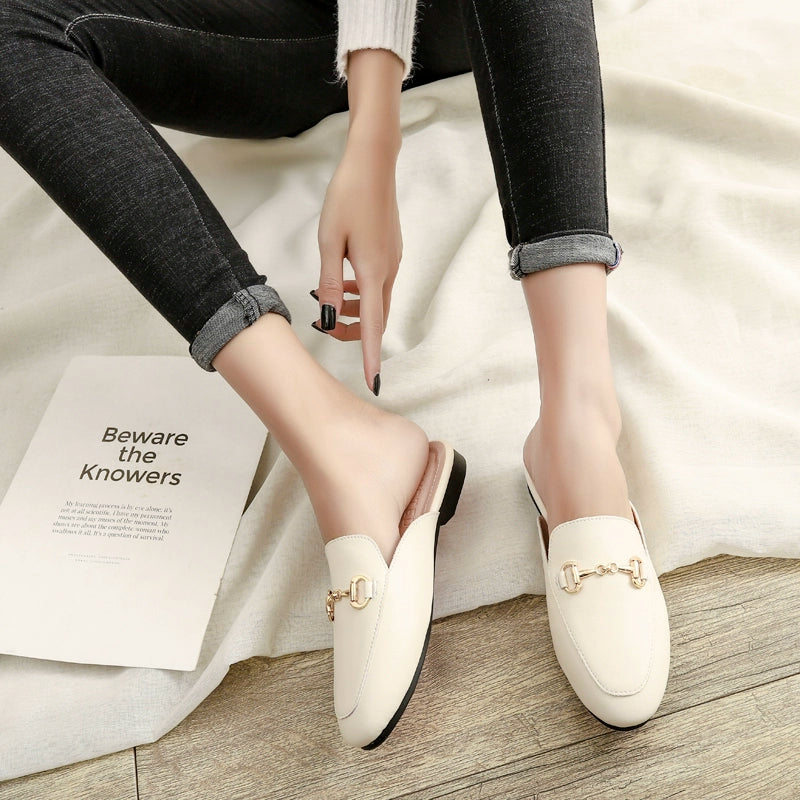 Chinelo em Couro com Fivela
