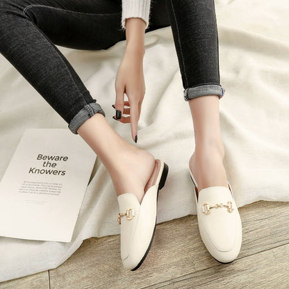 Chinelo em Couro com Fivela