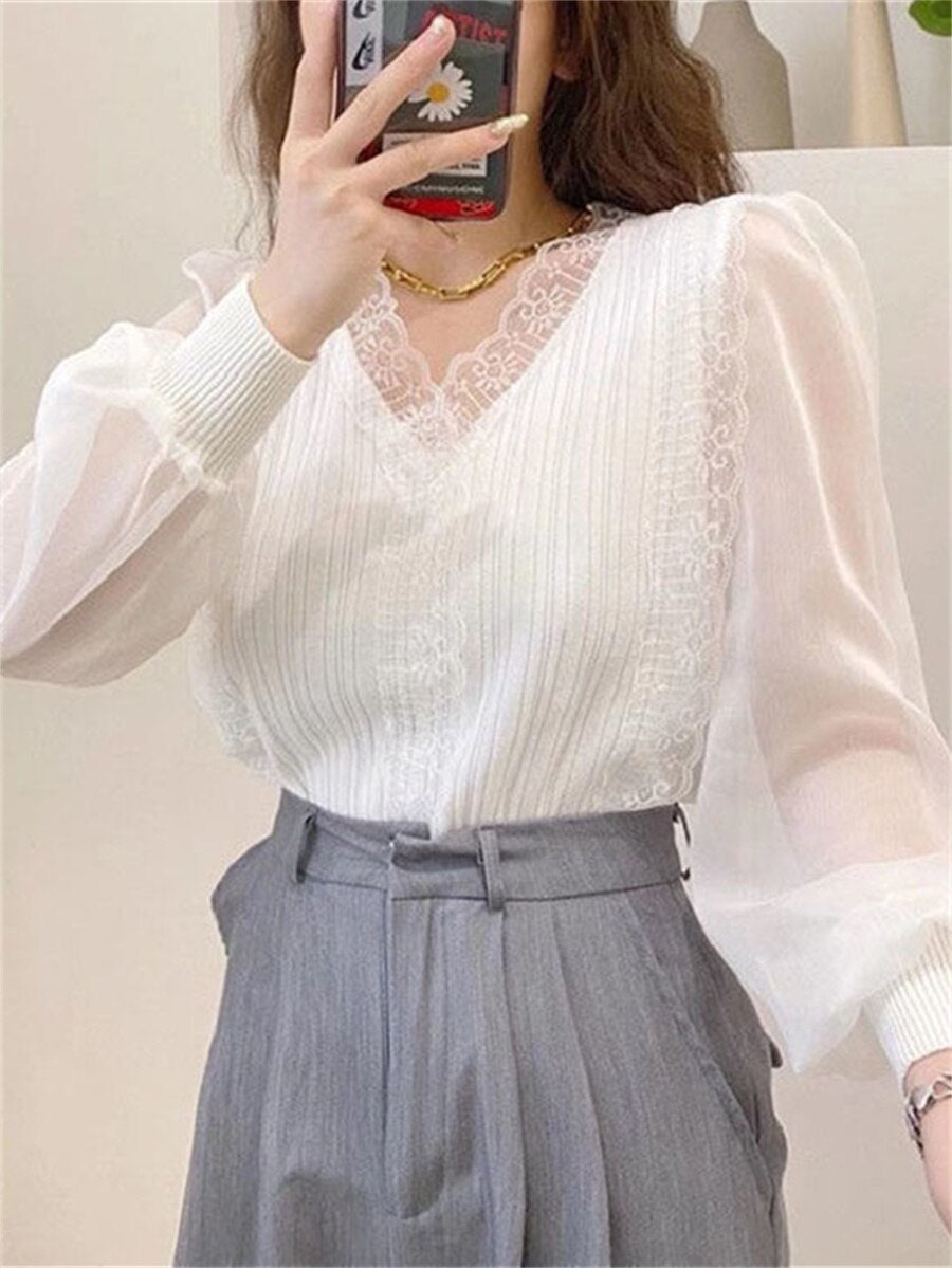 Blusa de Renda Manga Comprida com Decote em V. - Lindas & Cia Shop