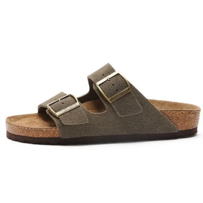 Chinelo de Camurça com Fivelas