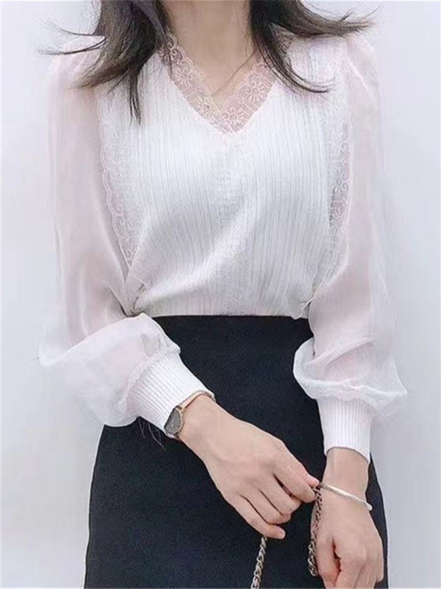 Blusa de Renda Manga Comprida com Decote em V. - Lindas & Cia Shop