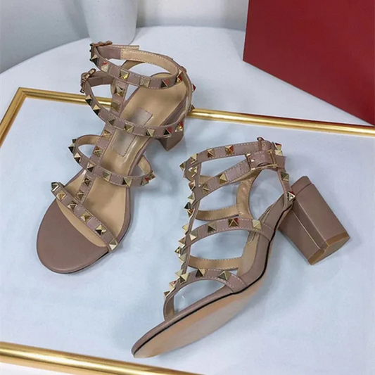 Sandália Premium em Couro com Tachas