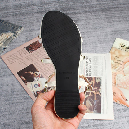 Sandália Feminina Design com Rebites