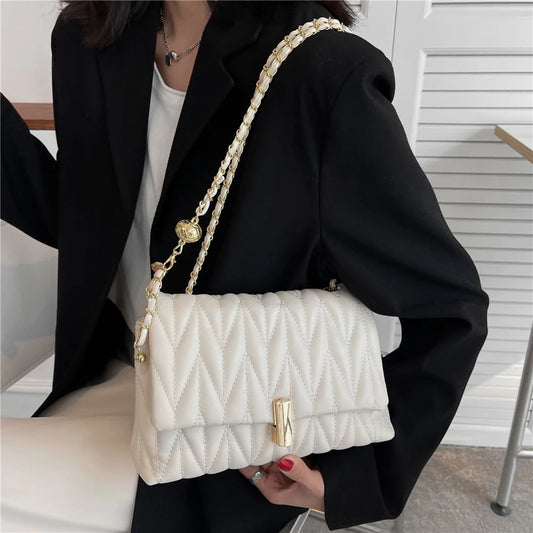 Bolsa Matelassê com Correntes