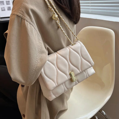 Bolsa Matelassê com Correntes