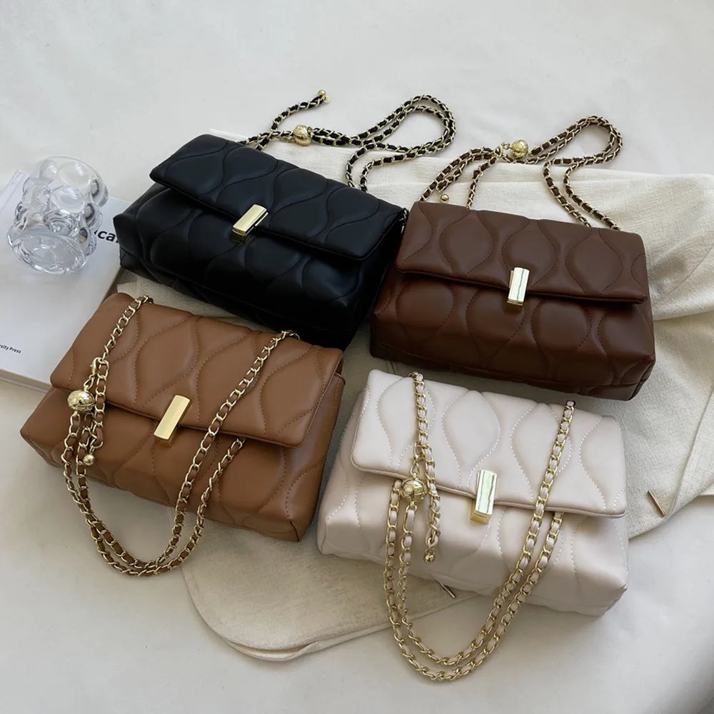 Bolsa Matelassê com Correntes