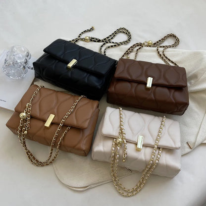 Bolsa Matelassê com Correntes
