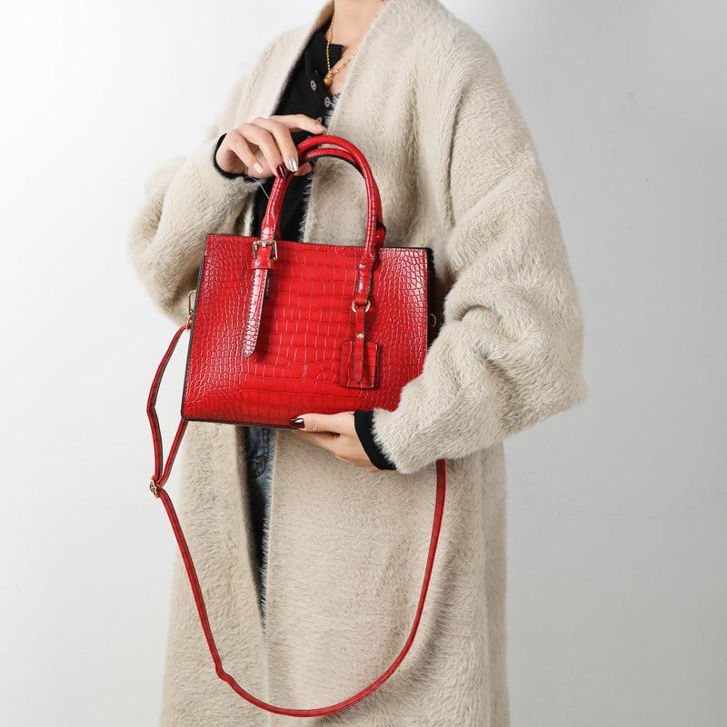 Bolsa de Couro com Estampa de Cobra. - Lindas & Cia Shop